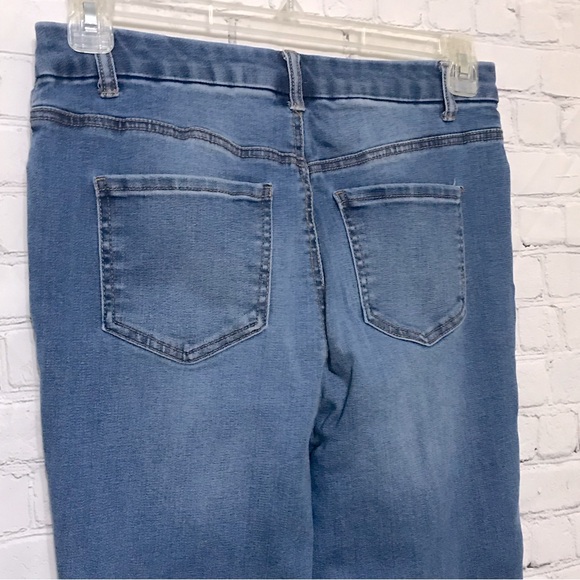 Distressed High-Rise Jeans - Picture 6 of 11